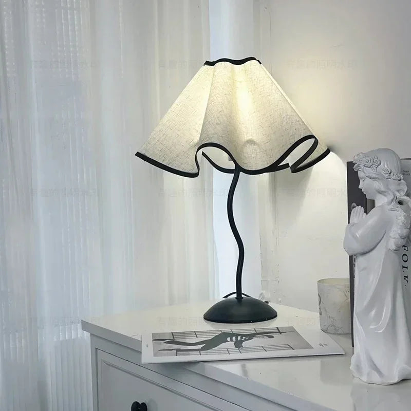 Nordic LED Table Lamp Bedroom Living Room Bedside Retro Bar Coffee Dining Desktop Decoration Night Light Desk Lamps