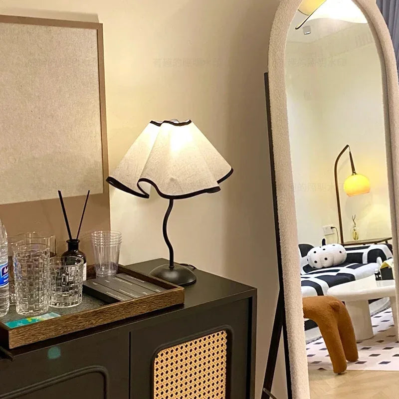 Nordic LED Table Lamp Bedroom Living Room Bedside Retro Bar Coffee Dining Desktop Decoration Night Light Desk Lamps