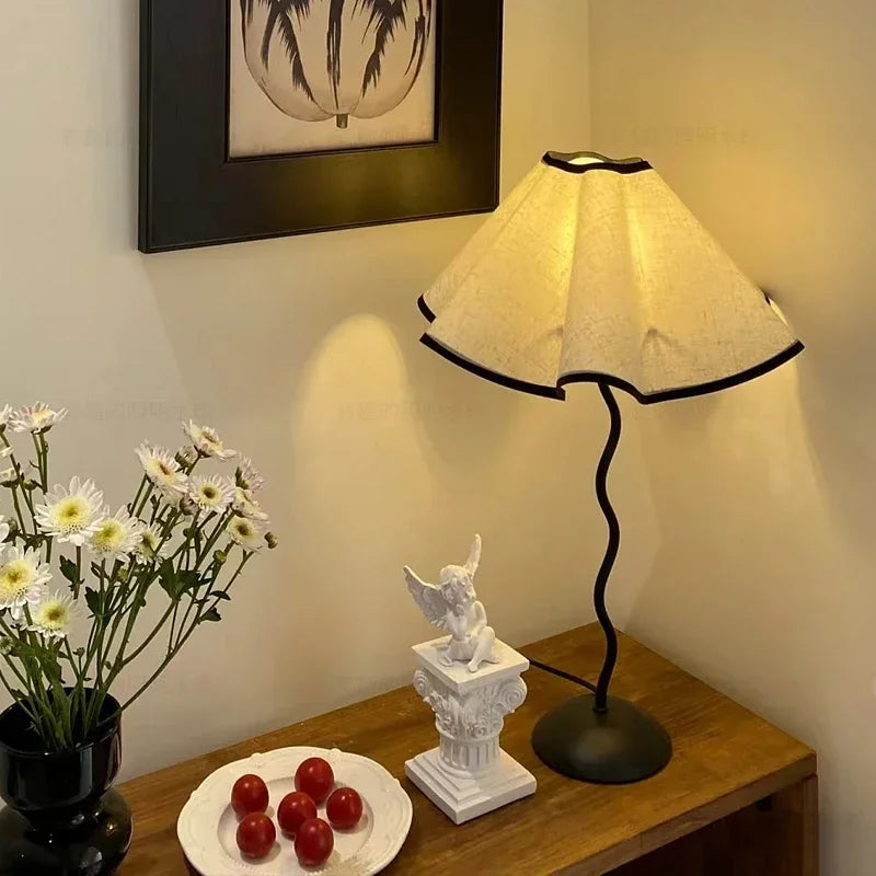Nordic LED Table Lamp Bedroom Living Room Bedside Retro Bar Coffee Dining Desktop Decoration Night Light Desk Lamps